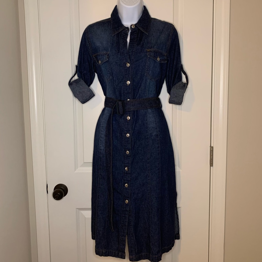 Denim, button up, midi, quarter sleeve dress.